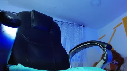 Snapshot of matthewboy_ chatting on 12-19-24, 10:34 MatthewBoy online show from 12-19-24, 10:34