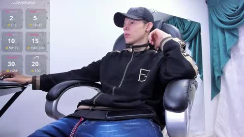 Snapshot of matthewboy_ chatting on 01-23-25, 05:35 MatthewBoy online show from 01-23-25, 05:35