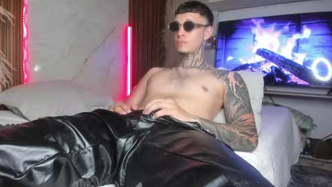 Snapshot of matthewjones1 chatting on 05-08-26, 11:32 Matt online show from 05-08-26, 11:32