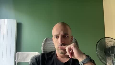 Snapshot of matthias24 chatting on 09-12-25, 12:27 M online show from 09-12-25, 12:27