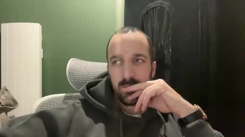 Snapshot of matthias24 chatting on 12-20-25, 12:07 M online show from 12-20-25, 12:07