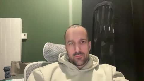 Snapshot of matthias24 chatting on 04-02-26, 10:07 M online show from 04-02-26, 10:07