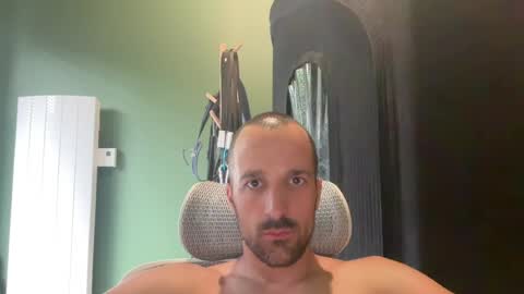 Snapshot of matthias24 chatting on 06-26-26, 01:48 M online show from 06-26-26, 01:48
