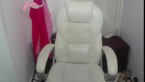 mature_2025 online show from 03-05-25, 08:53