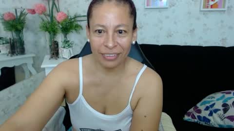 Snapshot of mature_martina_ chatting on 12-19-24, 07:07 Martina online show from 12-19-24, 07:07