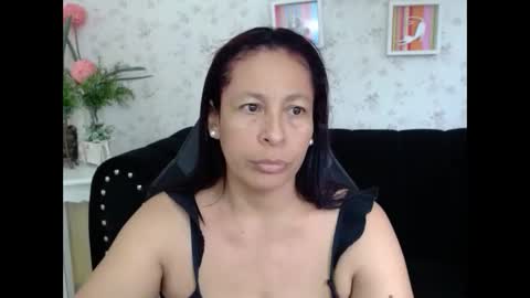 Snapshot of mature_martina_ chatting on 12-22-24, 05:53 Martina online show from 12-22-24, 05:53
