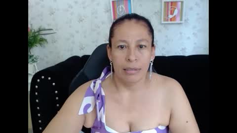 Snapshot of mature_martina_ chatting on 12-23-24, 07:20 Martina online show from 12-23-24, 07:20