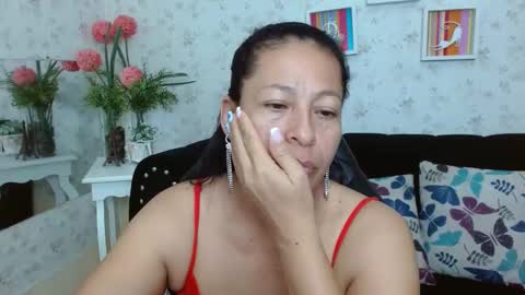 Snapshot of mature_martina_ chatting on 12-30-24, 08:10 Martina online show from 12-30-24, 08:10