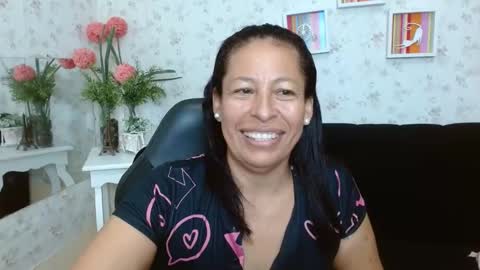 Snapshot of mature_martina_ chatting on 01-05-25, 10:43 Martina online show from 01-05-25, 10:43