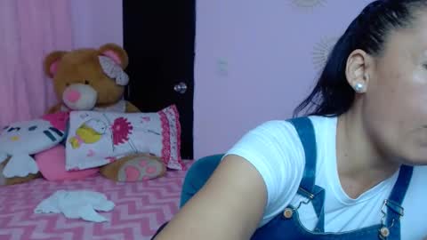 Snapshot of mature_martina_ chatting on 01-13-25, 10:56 Martina online show from 01-13-25, 10:56