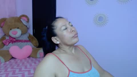 Snapshot of mature_martina_ chatting on 01-14-25, 07:27 Martina online show from 01-14-25, 07:27