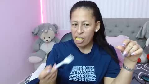 Snapshot of mature_martina_ chatting on 01-27-25, 11:11 Martina online show from 01-27-25, 11:11