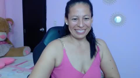 Snapshot of mature_martina_ chatting on 02-01-25, 06:43 Martina online show from 02-01-25, 06:43