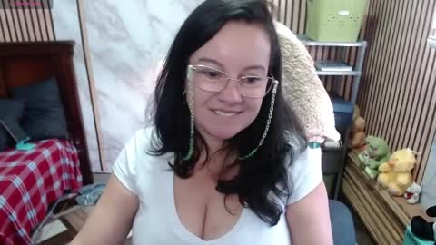 Snapshot of mature_wolf chatting on 04-06-26, 10:44 Sonia online show from 04-06-26, 10:44