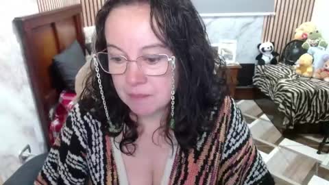 Snapshot of mature_wolf chatting on 04-21-26, 04:45 Sonia online show from 04-21-26, 04:45