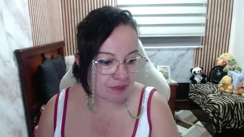 Snapshot of mature_wolf chatting on 04-30-26, 09:52 Sonia online show from 04-30-26, 09:52