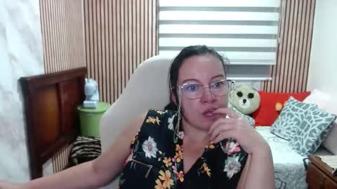 Snapshot of mature_wolf chatting on 05-04-26, 10:17 Sonia online show from 05-04-26, 10:17