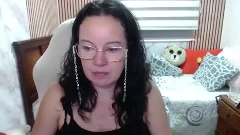 Snapshot of mature_wolf chatting on 05-05-26, 05:32 Sonia online show from 05-05-26, 05:32