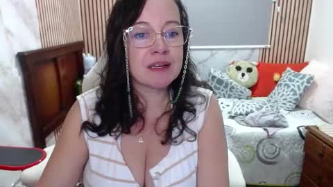 Snapshot of mature_wolf chatting on 05-07-26, 03:28 Sonia online show from 05-07-26, 03:28