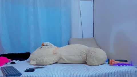 Alicia      STREAMING SCHEDULE 1400 - 2130 GMT-5 online show from 10-23-25, 04:01