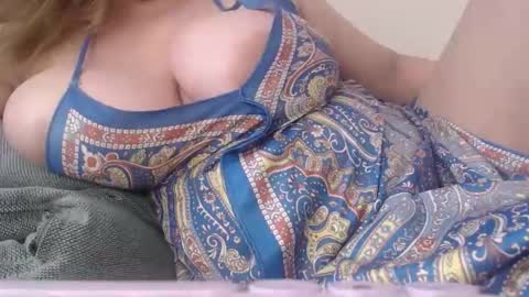 Snapshot of matureboobsbig chatting on 05-11-26, 02:45 matureboobsbig online show from 05-11-26, 02:45