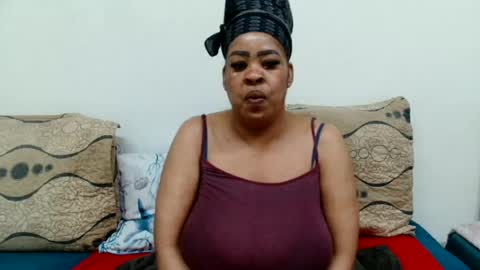 Snapshot of maturedbootyqueen chatting on 06-13-26, 08:45 QUEEN online show from 06-13-26, 08:45