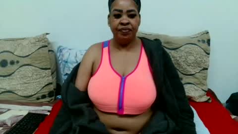 Snapshot of maturedbootyqueen chatting on 06-19-26, 11:03 QUEEN online show from 06-19-26, 11:03
