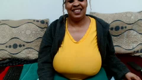 Snapshot of maturedbootyqueen chatting on 07-21-26, 11:45 QUEEN online show from 07-21-26, 11:45