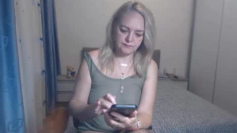 Snapshot of maturediana chatting on 03-17-26, 03:11 maturediana online show from 03-17-26, 03:11