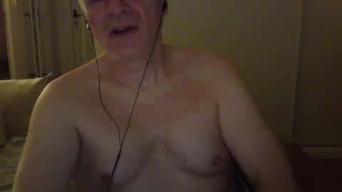 Snapshot of maturehotman chatting on 12-20-24, 06:40 maturehotman online show from 12-20-24, 06:40