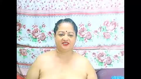 Snapshot of matureindian654u chatting on 04-15-26, 10:10 matureindian654u online show from 04-15-26, 10:10