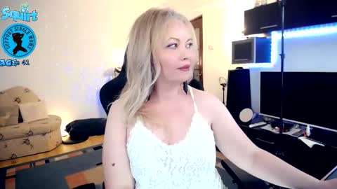 Whitney Lynn online show from 11-10-25, 01:37