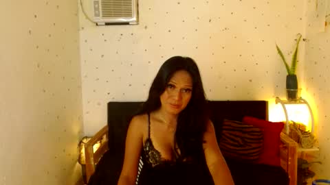 Snapshot of maturity_mommy_intown chatting on 09-20-25, 05:03 maturity_mommy_intown online show from 09-20-25, 05:03