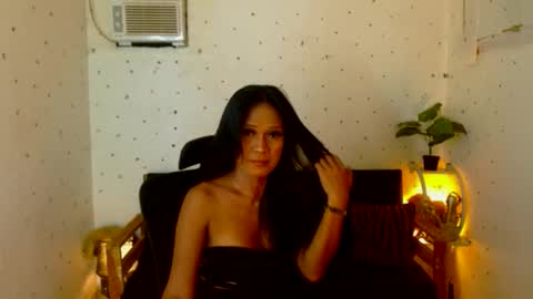 Snapshot of maturity_mommy_intown chatting on 10-12-25, 09:30 maturity_mommy_intown online show from 10-12-25, 09:30