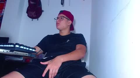 Snapshot of maty219 chatting on 11-19-25, 12:49 maty219 online show from 11-19-25, 12:49