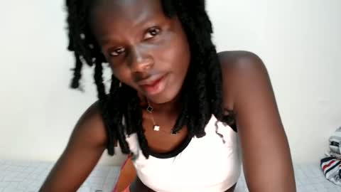 Snapshot of maui_001 chatting on 06-28-26, 12:27 moh online show from 06-28-26, 12:27