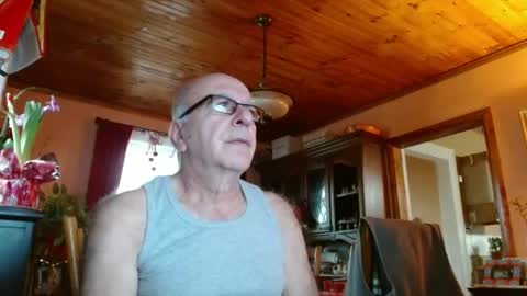 Maurice online show from 12-24-24, 01:06