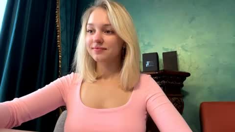 Eva  1st day online show from 06-18-26, 06:35