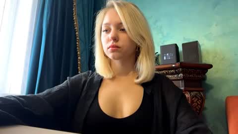 Eva  1st day online show from 06-19-26, 07:34