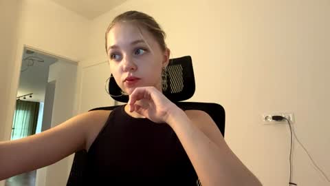 Eva  1st day online show from 07-24-26, 07:17