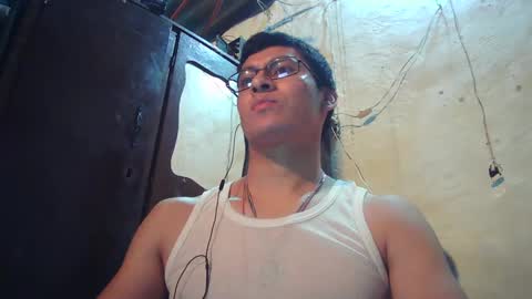 Snapshot of maurodirty chatting on 10-04-25, 08:01 Mauro online show from 10-04-25, 08:01