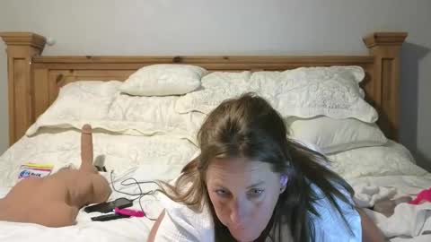 Snapshot of mavierose1 chatting on 04-22-26, 01:30 Mavierose online show from 04-22-26, 01:30
