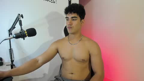 Snapshot of max__andrich chatting on 07-01-26, 01:40 Max... online show from 07-01-26, 01:40