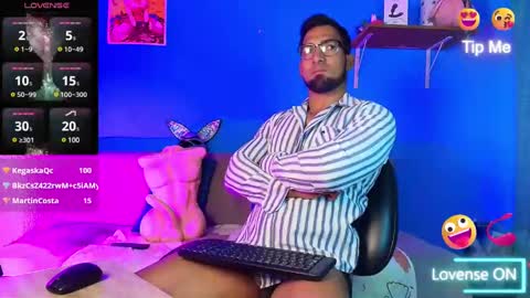 max_brown21 online show from 02-25-25, 12:03