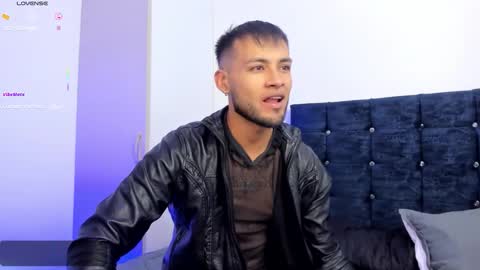 Snapshot of max_conor_ chatting on 10-27-25, 01:04 Max Conor online show from 10-27-25, 01:04