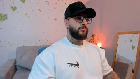 Snapshot of max_dic1 chatting on 11-01-25, 01:40 max D. online show from 11-01-25, 01:40