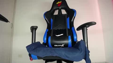 MAX online show from 05-10-26, 03:50