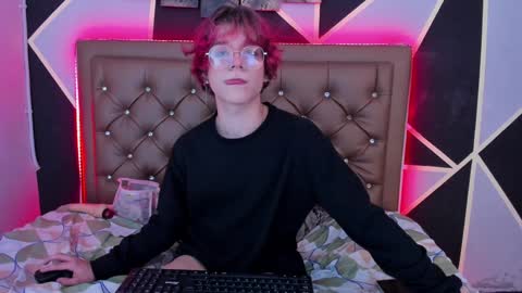 Snapshot of max_lover1 chatting on 12-14-24, 03:58 Max lover1 online show from 12-14-24, 03:58