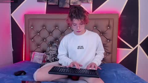 Snapshot of max_lover1 chatting on 01-08-25, 03:39 Max lover1 online show from 01-08-25, 03:39