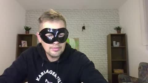 Max  Aliya online show from 10-28-25, 08:18